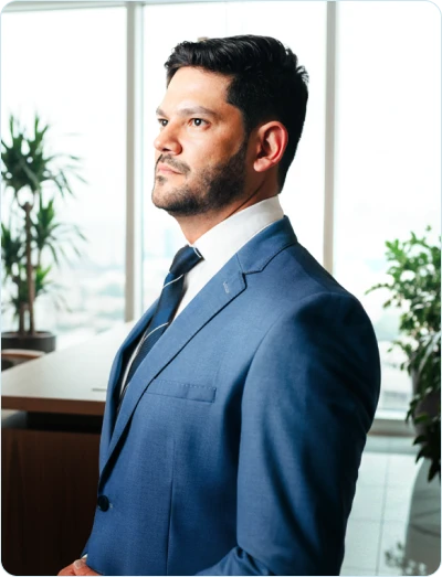 Dr. Raphael Brandão em consultório